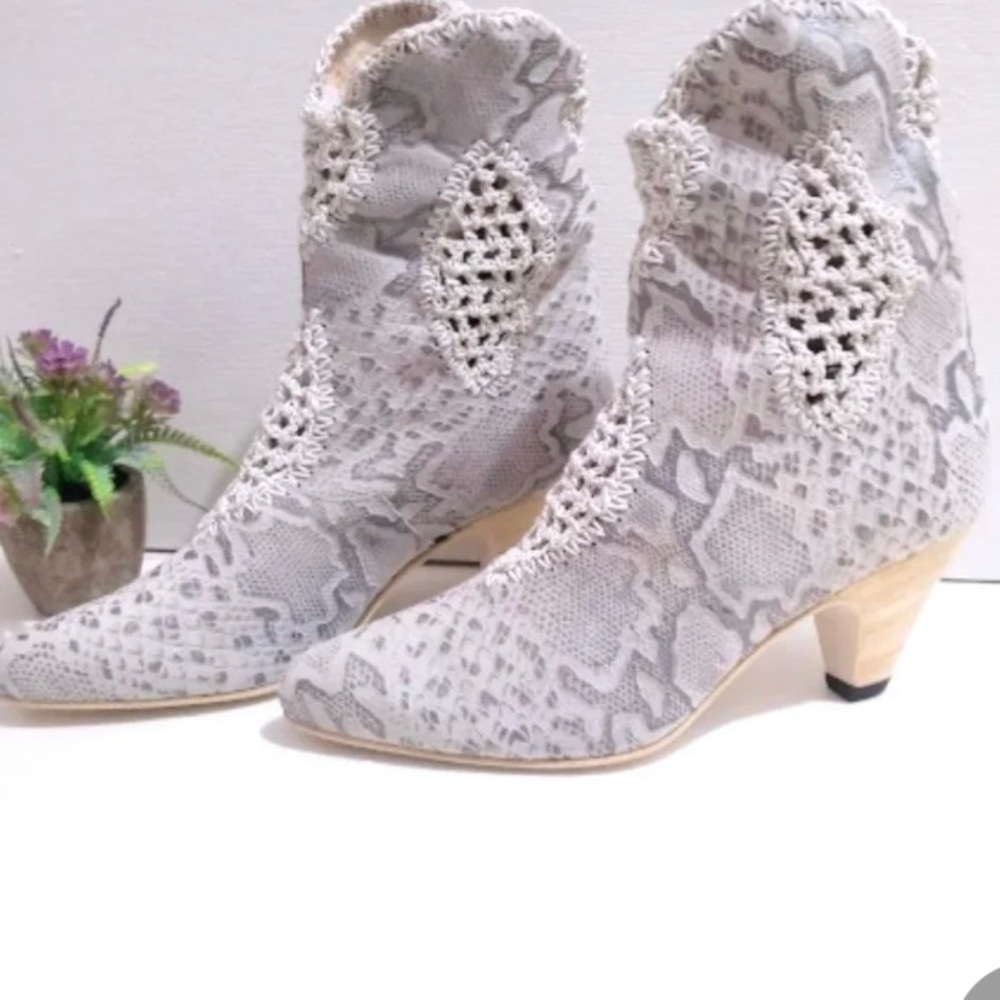 El Vaquero snake print ankle boot